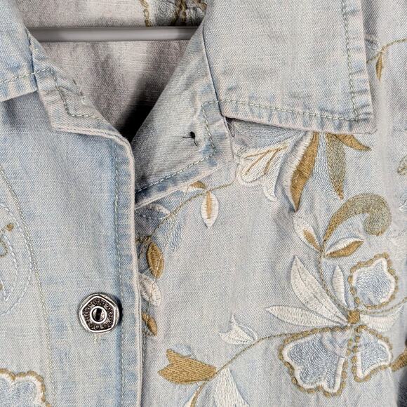Chico’s Design Size 2 Embroidered Denim Jacket Floral Light Wash Button Women - Picture 2 of 5